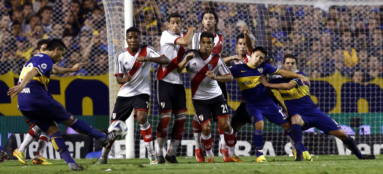 La splendida punizione gol di Riquelme (Reuters)